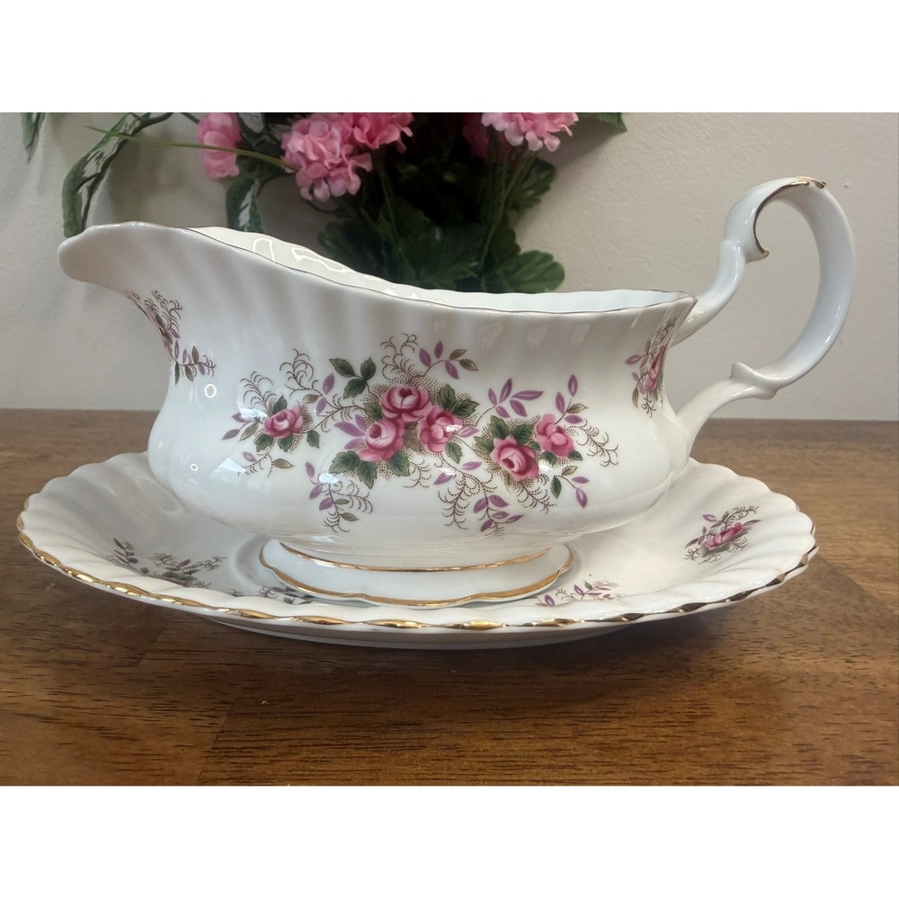 Royal Albert Lavender Rose Gravy Boat‎ Matching Underplate Bone China England